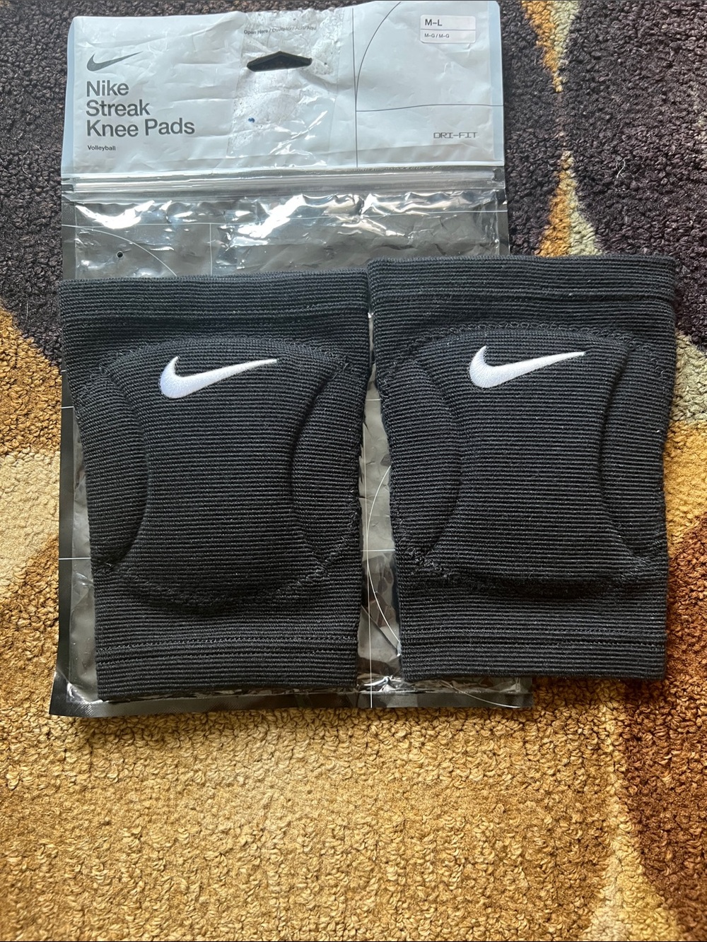 Nike Streak Volleyball knee pads - Picture 2 of 7